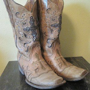 Corral Cowgirl Boots - Women's Size 9 - Cross and Studs *needs new soles*